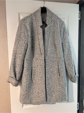 Women’s size large tweed feel coat like new condition